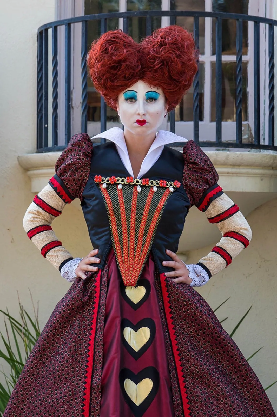 Red Queen – Wonderland party character in Inland Empire